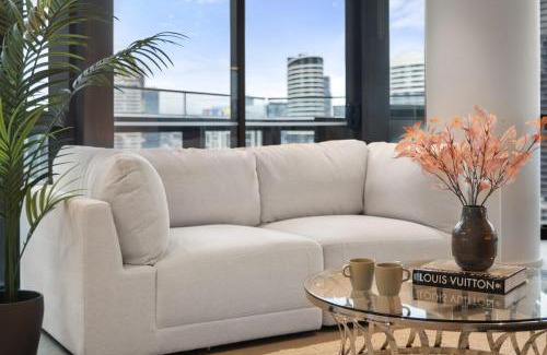 Docklands Apartment | Docklands Waterfront Luxury Views with Pool and Gym