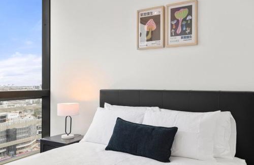 Docklands Apartment | Docklands Waterfront Luxury Views with Pool and Gym
