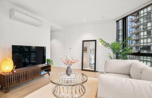 Docklands Apartment | Docklands Waterfront Luxury Views with Pool and Gym