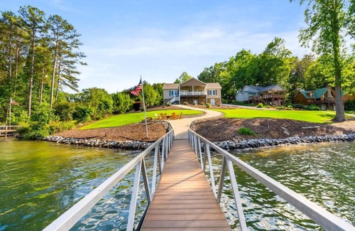 Six Mile House | DockTales - Panoramic Views & Private Dock