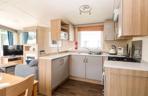 Hopton Ski Chalet | Dog Friendly 3 Bedroom Static Caravan in Fritton