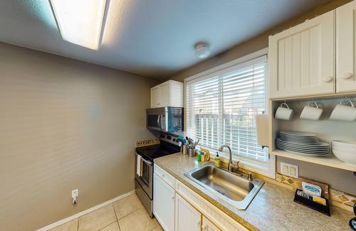 Downtown Cannon Beach House | Dog-friendly cabana & studio with spa suite & beach access