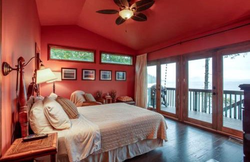 Sagle House | Dog Friendly Cabin on Lake Pend O'reille with Hot Tub and Lakefront Views, Perfect for a Family Retreat on the Lake