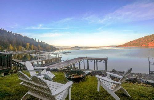 Sagle House | Dog Friendly Cabin on Lake Pend O'reille with Hot Tub and Lakefront Views, Perfect for a Family Retreat on the Lake