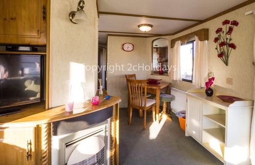Lowestoft House | Dog friendly caravan at North Denes in Suffolk by the beach ref 40075ND
