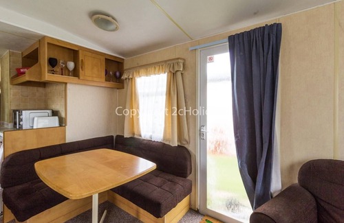 Hopton House | Dog friendly caravan to hire at Breydon Water Holiday Park in Norfolk ref 10101B