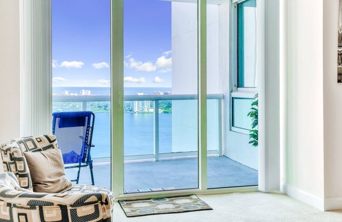 Kingston Condo | Dog-friendly coastal condo near the beach w/ river & ocean views & shared pool!