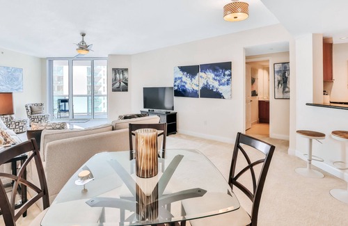 Kingston Condo | Dog-friendly coastal condo near the beach w/ river & ocean views & shared pool!