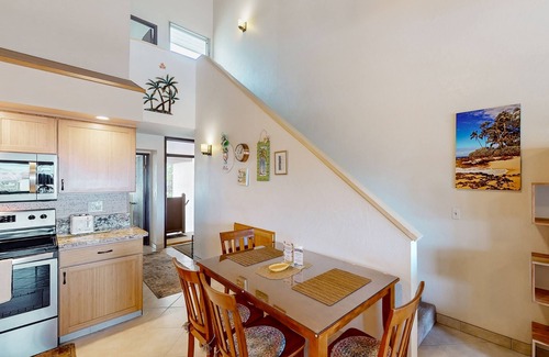 Kihei Condo | Dog-friendly condo with furnished lanai & washer/dryer plus pool & tennis