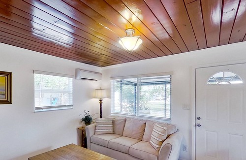 Bonita Springs Cabin | Dog friendly cottage with big yard, streaming, washer/dryer, enclosed patio, AC