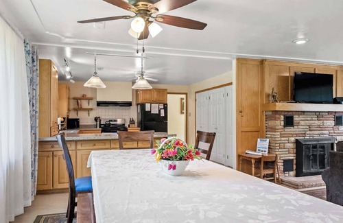 Kendall House | Dog-Friendly Dual Home in the Woods w/Lake Access