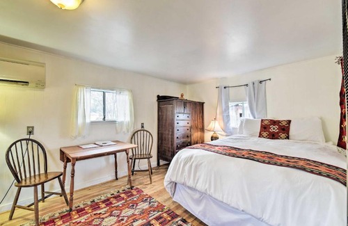 San Cristobal Apartment | Dog-Friendly Eco Cabin - 20 Mi to Taos Ski!
