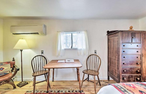 San Cristobal Apartment | Dog-Friendly Eco Cabin - 20 Mi to Taos Ski!