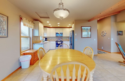 Bayshore House | Dog-friendly estate with breathtaking ocean views, close beach access & deck