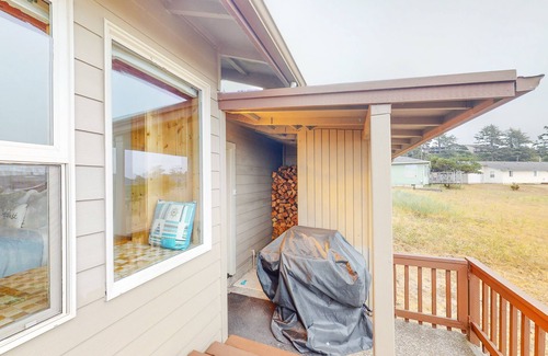 Bayshore House | Dog-friendly estate with breathtaking ocean views, close beach access & deck