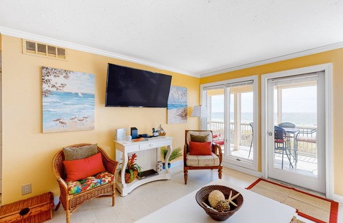 Crystal Beach Condo | Dog-Friendly, First Floor Condo with Ocean View, Central AC, and Beach Access!