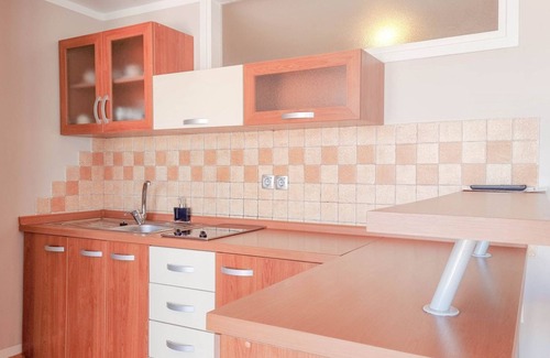 Crveni Vrh Apartment | Dog-friendly flat just 50 metres from the beach with stunning sea views, washing machine, barbecue