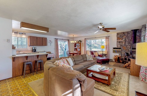 Groveland Cabin | Dog-friendly getaway with pool, tennis & nearby beach access