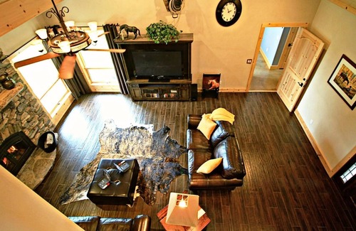 Pine Grove House | Dog-Friendly Guest House on 60 Acres – Views, Pond, Trails, Hot Tub & More!