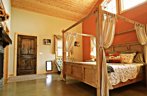 Pine Grove House | Dog-Friendly Guest House on 60 Acres – Views, Pond, Trails, Hot Tub & More!