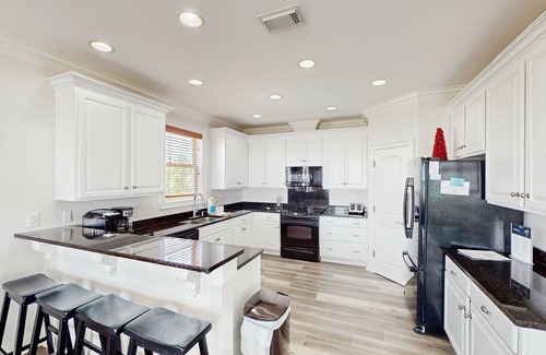 East End House | Dog-friendly home near the beach with private pool, beach gear, elevator, grill