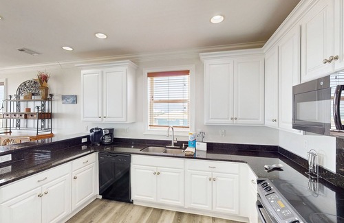 East End House | Dog-friendly home near the beach with private pool, beach gear, elevator, grill