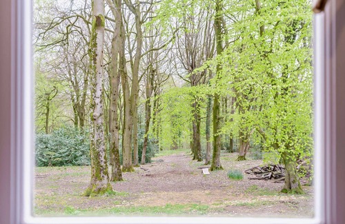 Brimpsfield Cottage | Dog friendly holiday home with a hot tub and woodland views - Keepers Stable
