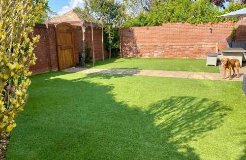 Exmouth House | Dog friendly home close to the beach and the town