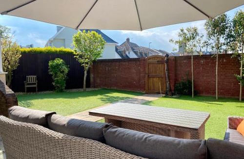 Exmouth House | Dog friendly home close to the beach and the town