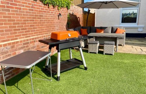 Exmouth House | Dog friendly home close to the beach and the town