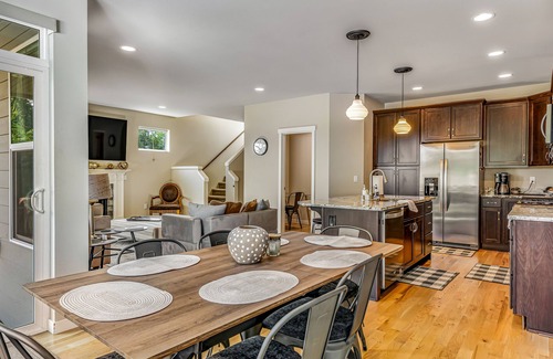 Bremerton House | Dog-friendly home near ferry with hot tub, fenced yard, patio & fireplace