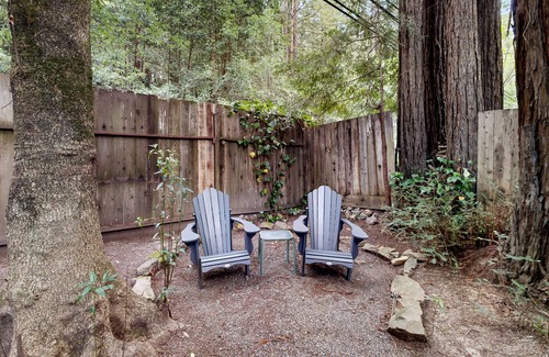 Guerneville House | Dog-friendly home with grill, free WiFi, swing bench - next to Russian River