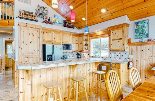 Manzanita House | Dog-friendly home with private hot tub, pool table, grill, air hockey, fireplace