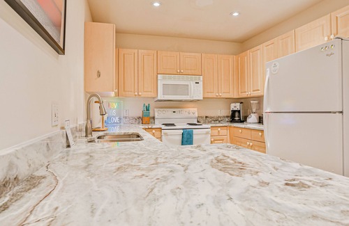 Vanderbilt Beach Condo | Dog-friendly home with pool access, private W/D, and central AC