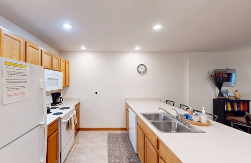Seaside House | Dog-Friendly Home with Private Hot Tub & Easy Beach Access