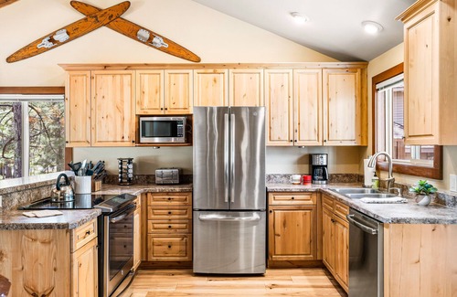 Overlook Park House | Dog-friendly home with private hot tub, pool access, & central AC - SHARC passes