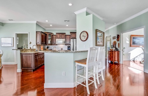 Biggar House | Dog-friendly house with private pool, sauna, golf, tennis court, & central AC