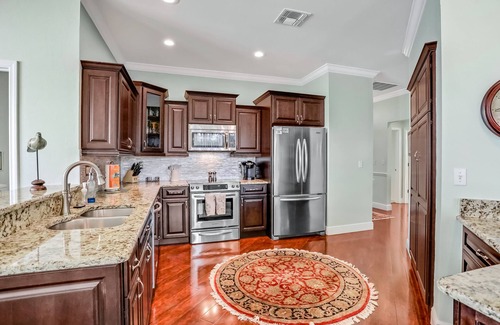 Biggar House | Dog-friendly house with private pool, sauna, golf, tennis court, & central AC