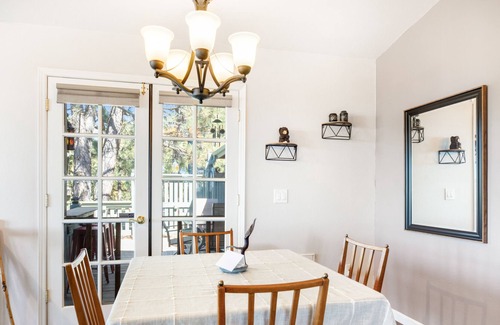 Idyllwild Cabin | Dog-Friendly Idyllwild Home w/Beautiful Views, WiFi, EVC, & Private Washer/Dryer