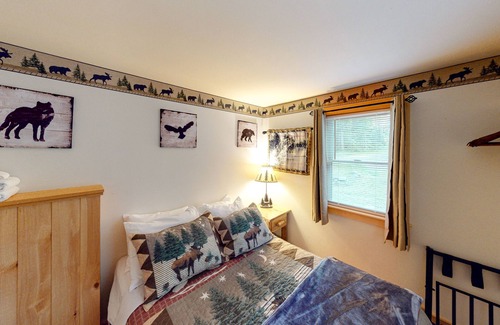 Eddington Cabin | Dog-friendly lakefront cottage with firepit, grill, partial AC, bar, loft & TV