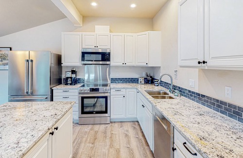 Anacortes Apartment | Dog-friendly loft with beautiful water views, firepit, and enclosed yard