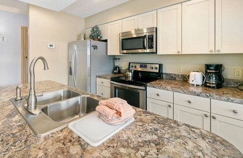 Chalet Village Cabin | Dog-Friendly Mtn View Hot Tub Sauna Free Dollywood Tkt (Ober View)