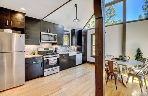 Sunset Ridge House | Dog-Friendly Retreat: Two Homes for Your Getaway