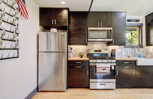 Sunset Ridge House | Dog-Friendly Retreat: Two Homes for Your Getaway