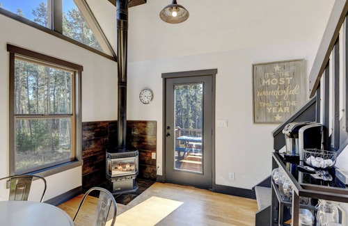 Sunset Ridge House | Dog-Friendly Retreat: Two Homes for Your Getaway