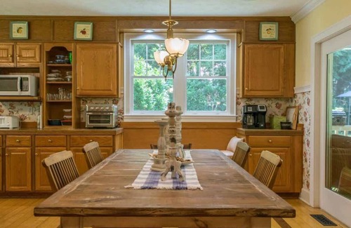 Hendersonville House | Dog Friendly~Sleeps 9~Firepit~Pool Table~$375 Free Activities Daily