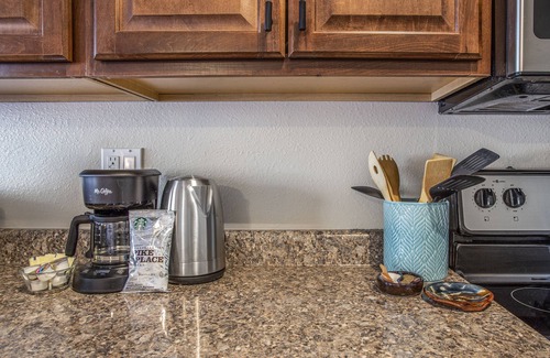 Four O'Clock Apartment | Dog-Friendly Slopeside Condo Near Main Street