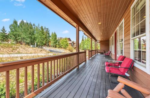 Wildernest House | Dog Friendly Stay Near Trails in Silverthorne