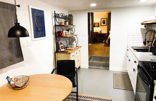 Cleveland UCD Apartment | Dog Friendly Studio with Full Kitchen | $1700/month #C2