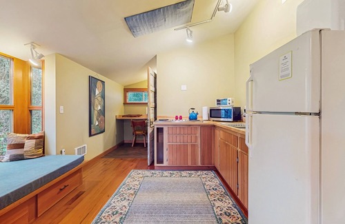 Eastsound Apartment | Dog-friendly studio w/kitchenette, WiFi, yard & fire pit